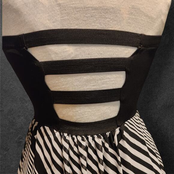 Sweet Storm Maxi Dress Size M - Picture 4 of 6